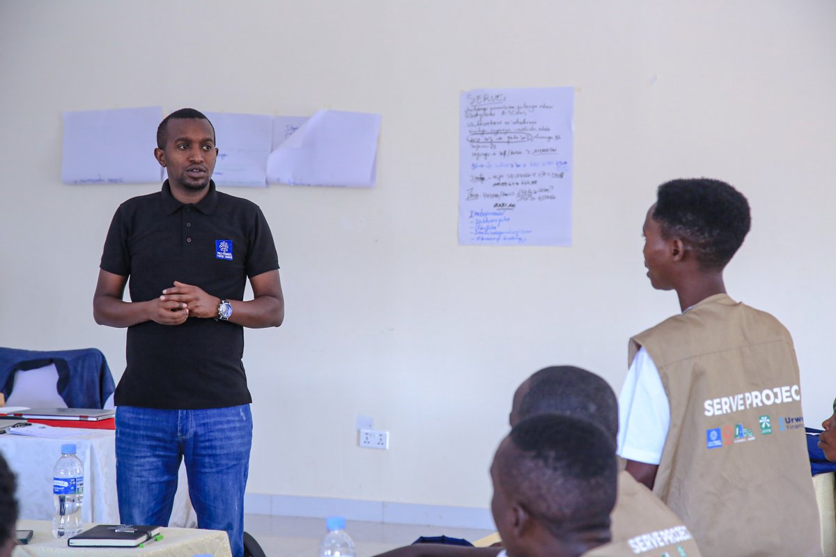 ProfemmesTH's tweet image. Urubyiruko 250 rwo mu turere 10 umushinga #SERVE ukoreramo bari mu mahugurwa yo kubongerera ubumenyi mu kwimakaza ihame ry&apos;uburinganire n&apos;ubwuzuzanye.
Intego: Guhindura imigirire mibi ibuza urubyiruko, cyane cyane abagore n&apos;abakobwa, kujya mu bikorwa by&apos;ubuhinzi bubateza imbere.