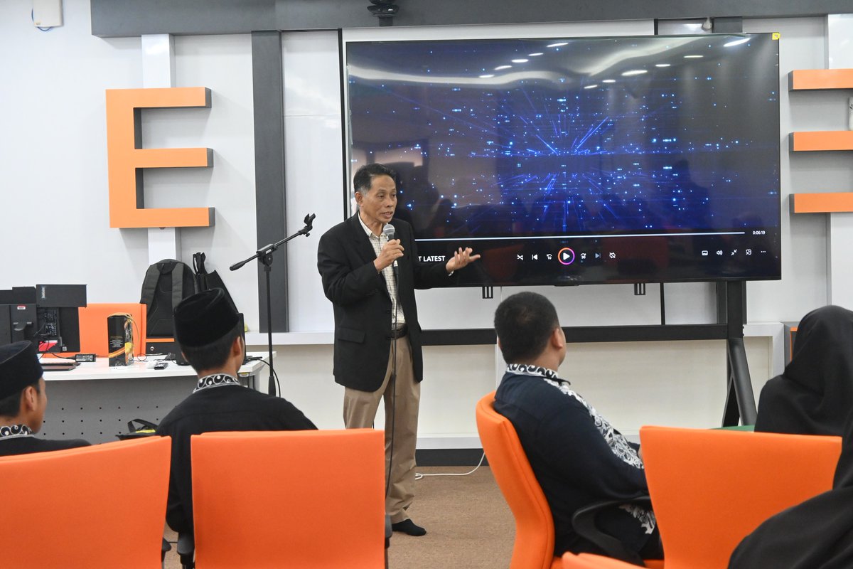 UniSZA_library's tweet image. Lawatan dari MRSM Kuala Terengganu, Terengganu.
Tarikh: 17 November 2025 (Isnin)
Masa: 3.00 petang
Peserta: 31 orang pelajar dan 2 orang  guru pengiring

#UniSZA
#perpustakaanalwathiqubillah
#uniszapastitahu
#IlmuDemiFaedahInsan
#ProudlyUniSZA
#lawatankepwbunisza