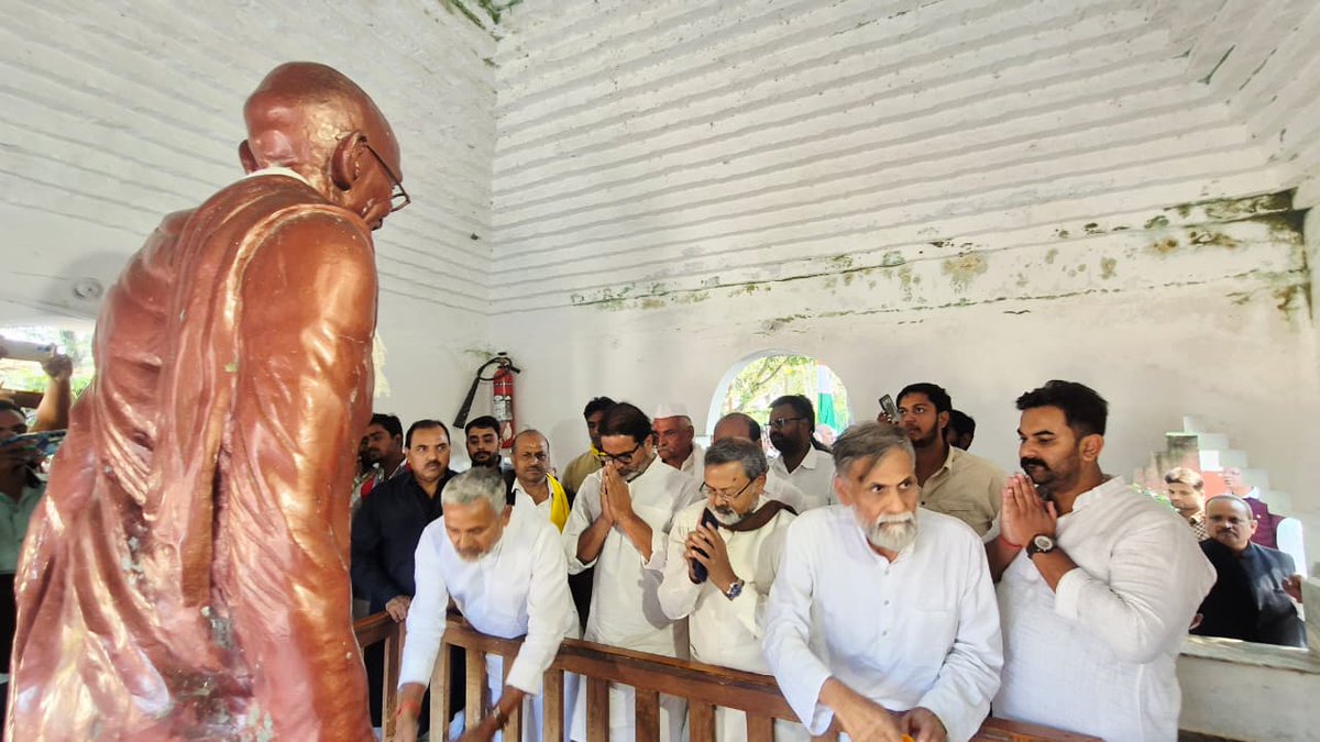 iKumarSaurabh's tweet image. गांधी आश्रम भितिहरवा (पश्चिम चंपारण) में एक दिन के &quot;मौन उपवास&quot; के साथ बिहार में बदलाव की नयी शुरुआत...

याचना नहीं अब रण होगा, संघर्ष बड़ा भीषण होगा

#JanSuraaj