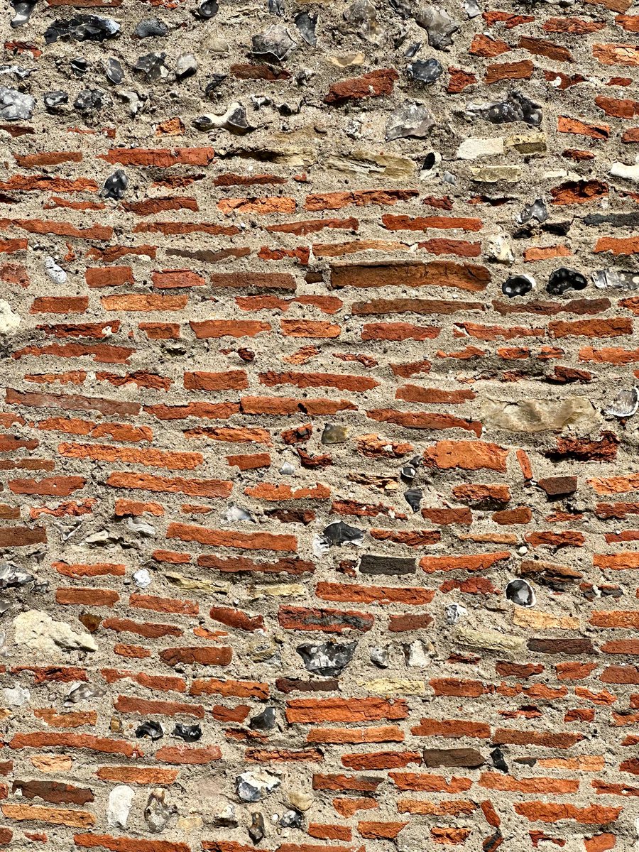✨ Simple things for Thursday: A murmuration of Roman bricks in the nave at St. Martin's, Canterbury - these walls facilitated worship by Queen Bertha of Kent and St. Augustine in the C6th. King Æthelberht was baptised here. #thread