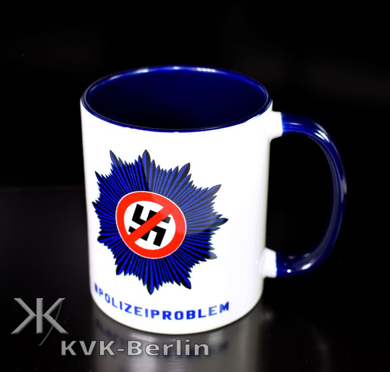 HSB_Forum's tweet image. Nazis raus aus der Polizei - #Polizeiproblem 

Jetzt Tasse bestellen 🛒🔗 fhsb.de/tpp
… und 1 Button und ein paar Aufkleber mit dazu erhalten.

Nur, solange der Vorrat reicht und das ist nicht mehr lange. ✊🖤❤️

ℹ️ regülärer Versand ab 07.12.25