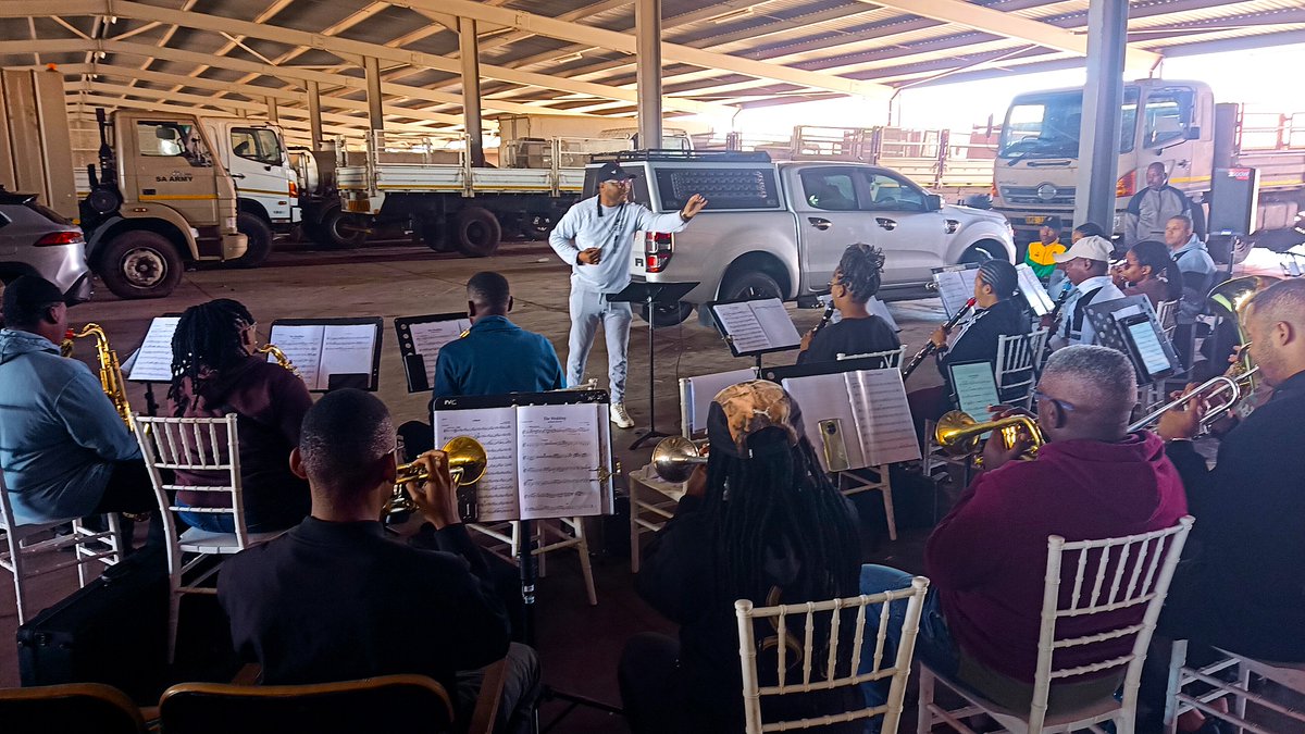 SANDF_ZA's tweet image. #SAArmy Article || Exercise VUKUHLOME IV || Army Bands Practice at Combat Training Centre.

facebook.com/share/p/1Go9HV…

#SANDF
#SAArmy
#PrideOfLions
#EXCONVUKUHLOME_IV
#ExerciseVUKUHLOME_IV