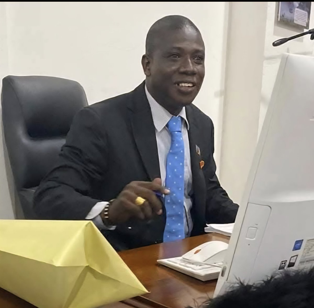 jjmosquerai's tweet photo. El Centro Democrático,será mas fuerte si integr en su lista de senaado un  personaje afrocolombiano,el ex diputado Nemesio del Choco, genera nuevo  discurso de inclusión social y política en Colombia
Nemesio un nuevo y auténtico líder de novedoso estilo de representación étnica https://t.co/ErWEvXiFGN