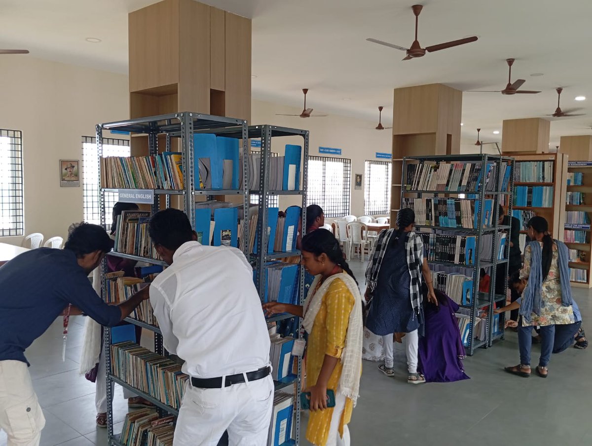 NSSGRT1TVLR's tweet image. An engaging and enriching Day 7 of Library Week 2025 at GRT College of Education, Library Treasure Hunt and Library Oath Taking Ceremony, was carried out. #GRTCollegeOfEducation #LibraryWeek2025 #TreasureHunt #LibraryOath #LoveForBooks #StudentTeachers #LibraryActivities #GRTCOE