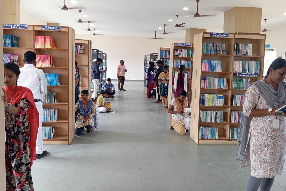 NSSGRT1TVLR's tweet image. An engaging and enriching Day 7 of Library Week 2025 at GRT College of Education, Library Treasure Hunt and Library Oath Taking Ceremony, was carried out. #GRTCollegeOfEducation #LibraryWeek2025 #TreasureHunt #LibraryOath #LoveForBooks #StudentTeachers #LibraryActivities #GRTCOE