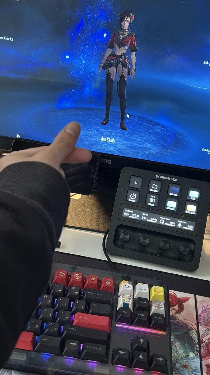AnaSkudy's tweet photo. Just finished the unboxing of my new #novelkeys x #ffxiv keyboard! 
Of course I customized it right away to jump in the game and play my favorite #mmorpg with it!
Lets check it out live with me 🥰 links in the replies ❤️ https://t.co/y5iuKr5RcG