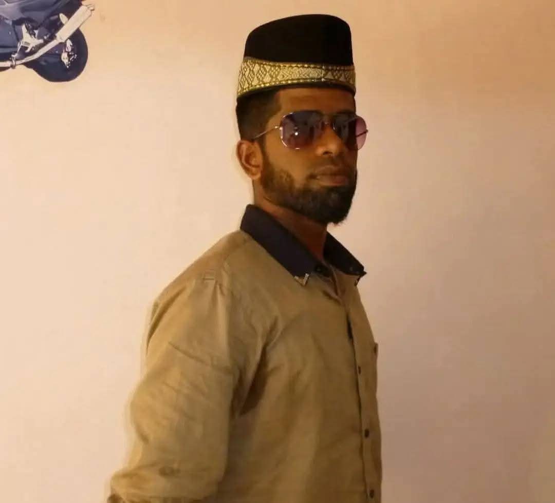 zeke_ravi's tweet image. இந்து தெய்வங்களையும் பாரத பிரதமர் மற்றும் மத்திய அமைச்சர்களை தரக்குறைவாக சமூக வலைதளங்களின் பதிவிட்டு வந்த #கீழக்கரை சேர்ந்த  #அலி_சாகிர் என்பவர் வெளி நாட்டில் இருந்து திரும்பிய நிலையில் கைது செய்யபட்டு சிறையில் அடைக்கப்பட்டர்...!
.