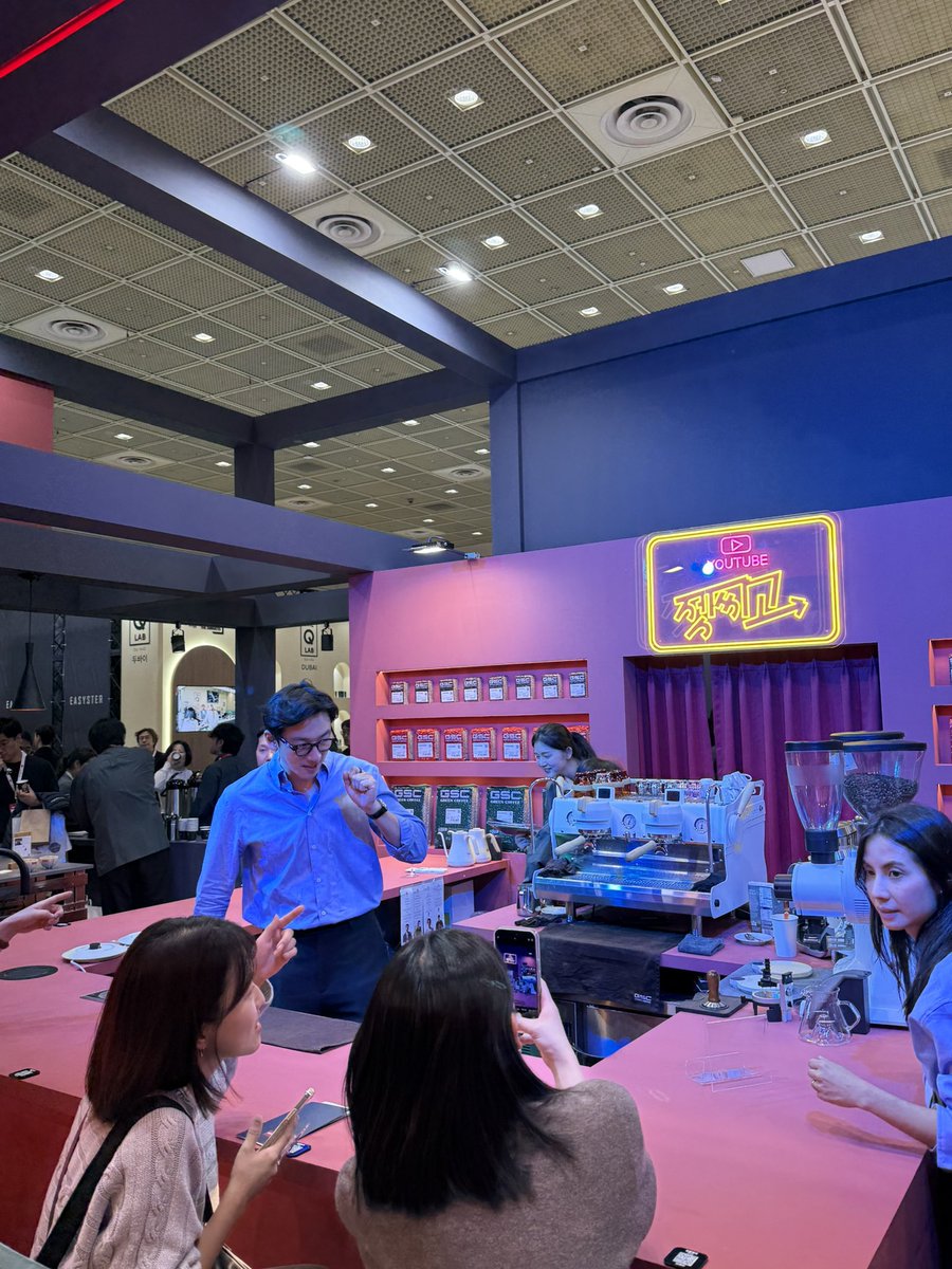 rdespressolab's tweet image. あらやだ、ハニーがいるわ