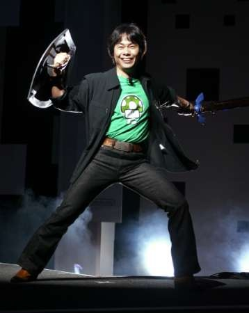 pikzel08's tweet photo. you will never be as cool as Miyamoto holding the master sword and hylian shield while revealing Twilight Princess for the first time at E3 2004 https://t.co/705svbg0wn