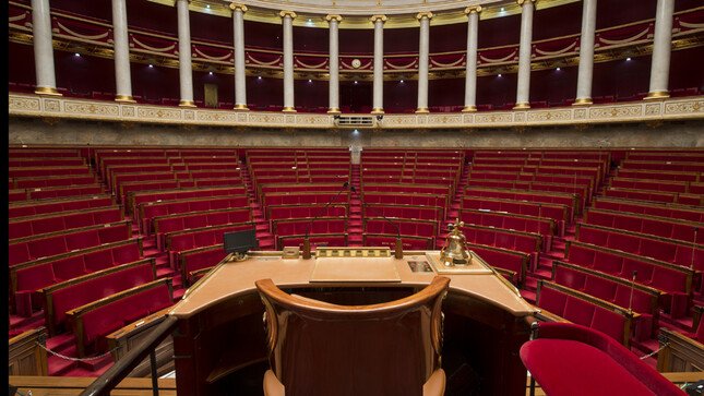 🔴🇫🇷 ALERTE INFO | Yaël Braun-Pivet demande d’arrêter de publier des photos des bancs vides pour ne pas "stigmatiser les députés absents."
Selon Le Parisien, elle dénonce une multiplication de photos visant à stigmatiser des absences et juge que cela nuit gravement à l’image de