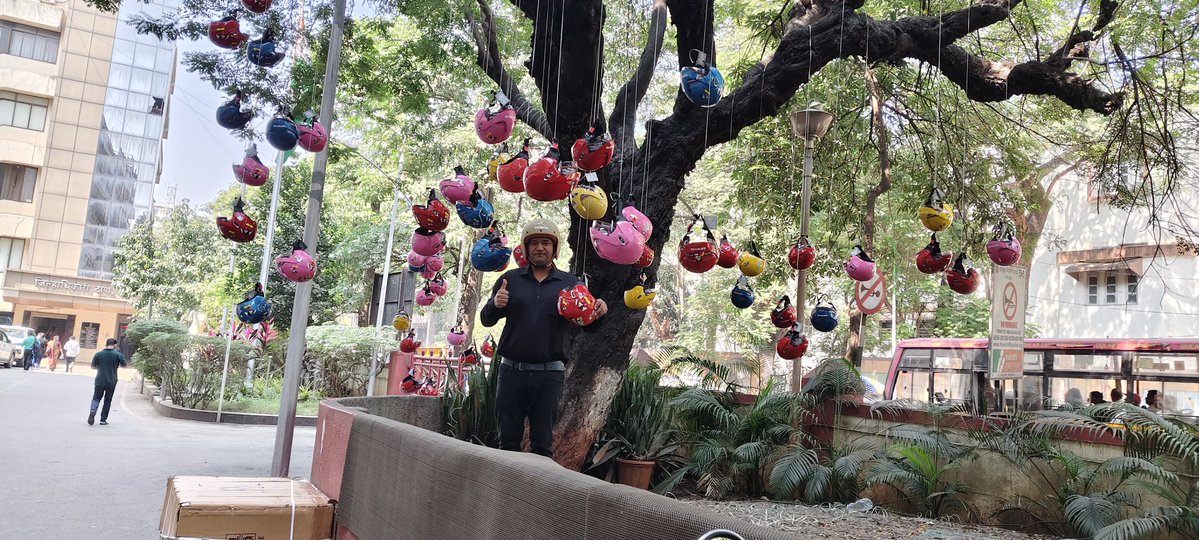 helmet_man_'s tweet image. Road accidents are an invisible war, Helmet Man of India. 🚦🇮🇳🤝