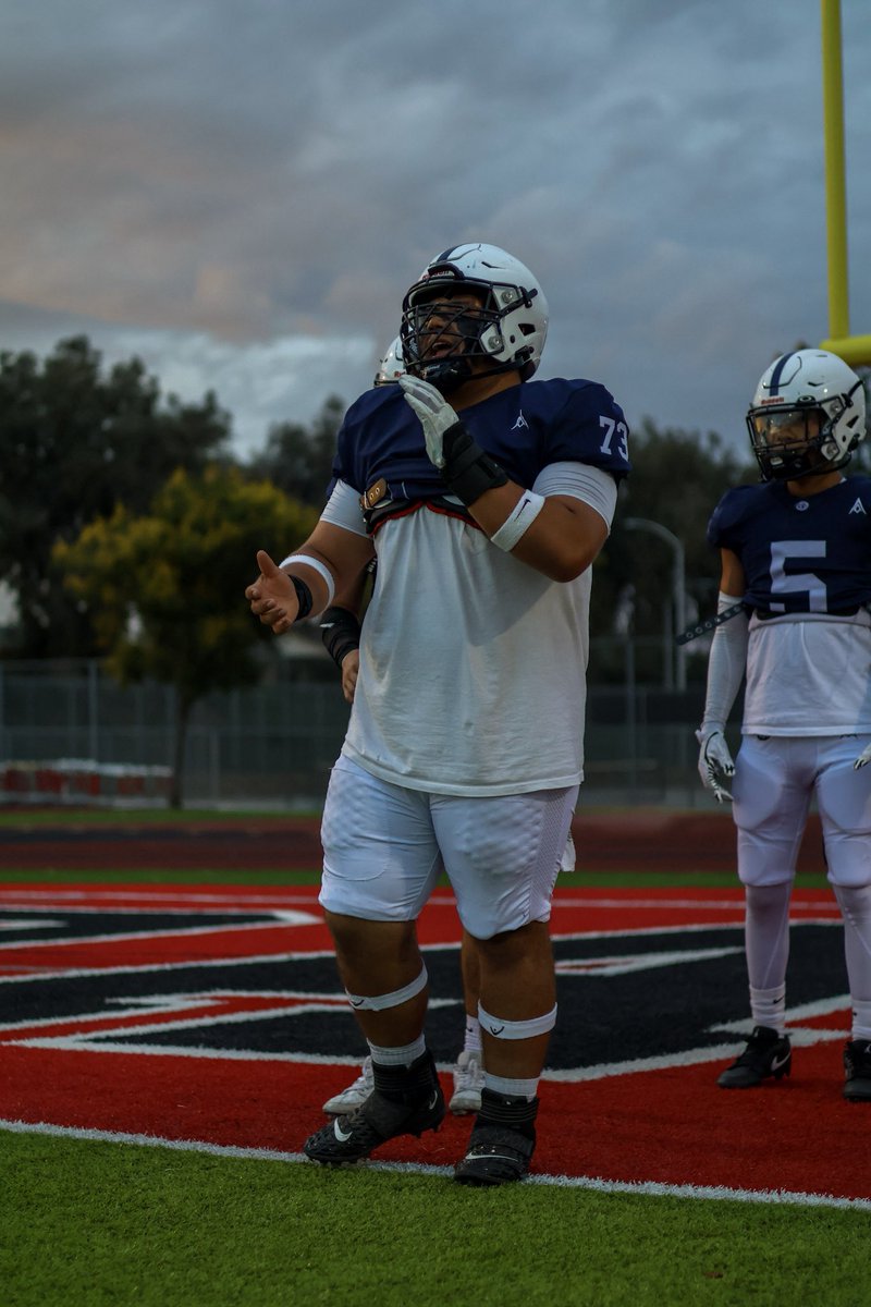 alejandrog_73's tweet image. Senior season tape !!
6’0 300lb Center/ Guard looking for a home !! 
Selected 2X All-League 24-25 &amp;amp; 25-26 season
2000+ passing yards (Broke Passing game record this season)
1000+ combined rushing yards
hudl.com/v/2TAWeF
@_CoachMoore @GregBiggins @adamgorney @BrandonHuffman