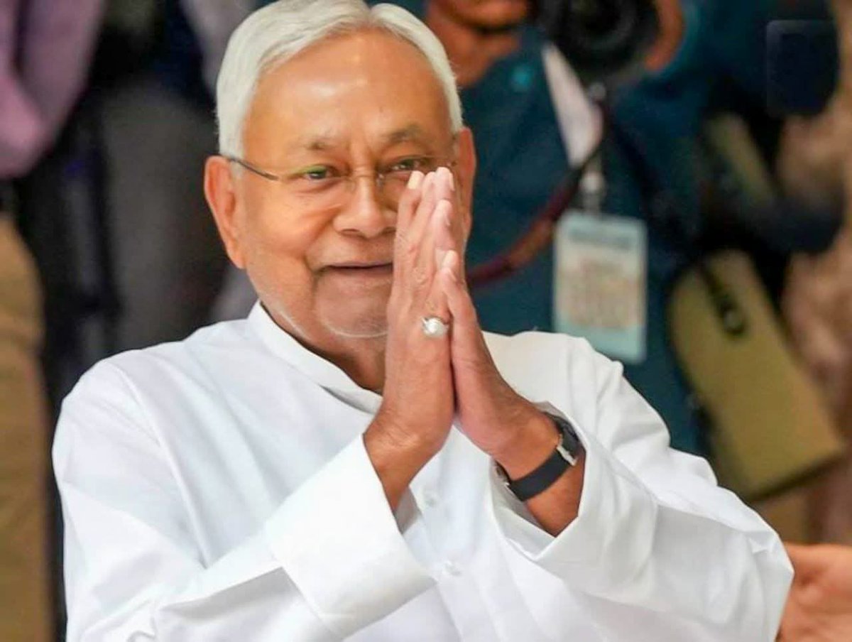 dheerusinghh's tweet image. आदरणीय प्रधानमंत्री श्री @narendramodi जी के कुशल, दूरदर्शी और सशक्त नेतृत्व में बिहार में एनडीए को प्राप्त ऐतिहासिक एवं प्रचंड जनादेश के उपरांत, सर्वसम्मति से माननीय श्री @NitishKumar जी को एनडीए विधायक दल का नेता चुने जाने तथा 10वीं बार बिहार के मुख्यमंत्री पद की शपथ ग्रहण करने…