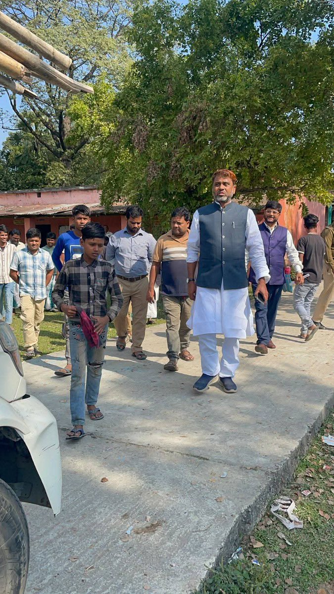 AkhtarulImanMLA's tweet photo. अमौर हाई स्कूल मैदान में कल होने वाले औवेसी साहब के कार्यक्रम की तैयारियों का निरीक्षण किया गया।
#akhatruliman #AkhtarulIman #AIMIM #amour #baisa #Seemanchal https://t.co/bnkZ3uxJF4