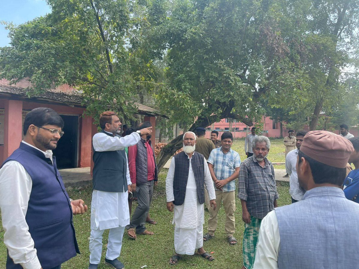 AkhtarulImanMLA's tweet photo. अमौर हाई स्कूल मैदान में कल होने वाले औवेसी साहब के कार्यक्रम की तैयारियों का निरीक्षण किया गया।
#akhatruliman #AkhtarulIman #AIMIM #amour #baisa #Seemanchal https://t.co/bnkZ3uxJF4