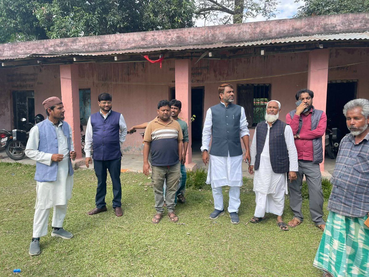 AkhtarulImanMLA's tweet photo. अमौर हाई स्कूल मैदान में कल होने वाले औवेसी साहब के कार्यक्रम की तैयारियों का निरीक्षण किया गया।
#akhatruliman #AkhtarulIman #AIMIM #amour #baisa #Seemanchal https://t.co/bnkZ3uxJF4