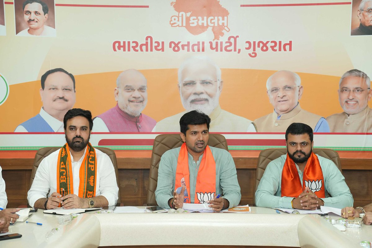 sandippatel0412's tweet photo. શ્રી પ્રદેશ કમલમ્ કાર્યાલય ખાતે સરદાર @150 અંતર્ગત કરમસદ થી કેવડિયા સુધીની પદયાત્રા અંગેની મહત્વપૂર્ણ બેઠક યોજાઈ.
આ યાત્રામાં દેશભરના યુવાનો અલગ અલગ યાત્રા દ્વારા રાષ્ટ્રીય યાત્રા "#Sardar150@unity march " મા ઉત્સાહપૂર્વક જોડાશે.
@Tejasvi_Surya @MLAJagdish @DrPrashantkorat https://t.co/A2wp0TwM0Z