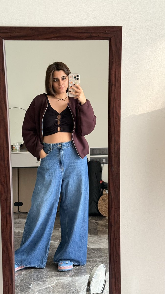 DivijaBhasin's tweet image. Apparently men on twitter are offended whenever they see women with degrees so here it goes - 

Hello! I’m a counselling psychologist by profession and also the founder of thefriendlycouch.com a mental health organisation that offers therapy with qualified therapists. 

I have…