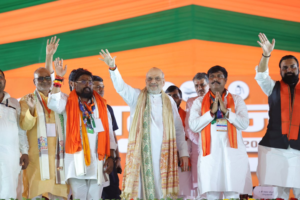 socially321's tweet image. एक सामान्य सी जिज्ञासा है...

कि आखिर अमित शाह के आने के बाद से बिहार की लीडरशिप में राजपूतों की उपेक्षा का असली कारण क्या है?
◆◆
केंद्रीय कैबिनेट में-- 0
लीडरशिप पॉजिशन में --0

बिहार कैबिनेट के मलाईदार/मजबूत मंत्रालयों में-- 0
भाजपा संगठन में -- 0

स्पीकर, डिप्टी स्पीकर,…