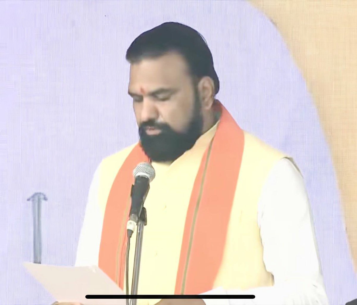 dheerusinghh's tweet image. विकसित बिहार के निर्माण की शपथ…

माननीय श्री @samrat4bjp जी एवं माननीय श्री @VijayKrSinhaBih जी को उपमुख्यमंत्री पद की शपथ ग्रहण करने पर हार्दिक बधाई एवं अनंत शुभकामनाएँ।

माननीय प्रधानमंत्री श्री नरेंद्र मोदी जी के यशस्वी मार्गदर्शन तथा आप दोनों के कुशल, दृढ़ और जनहितैषी…