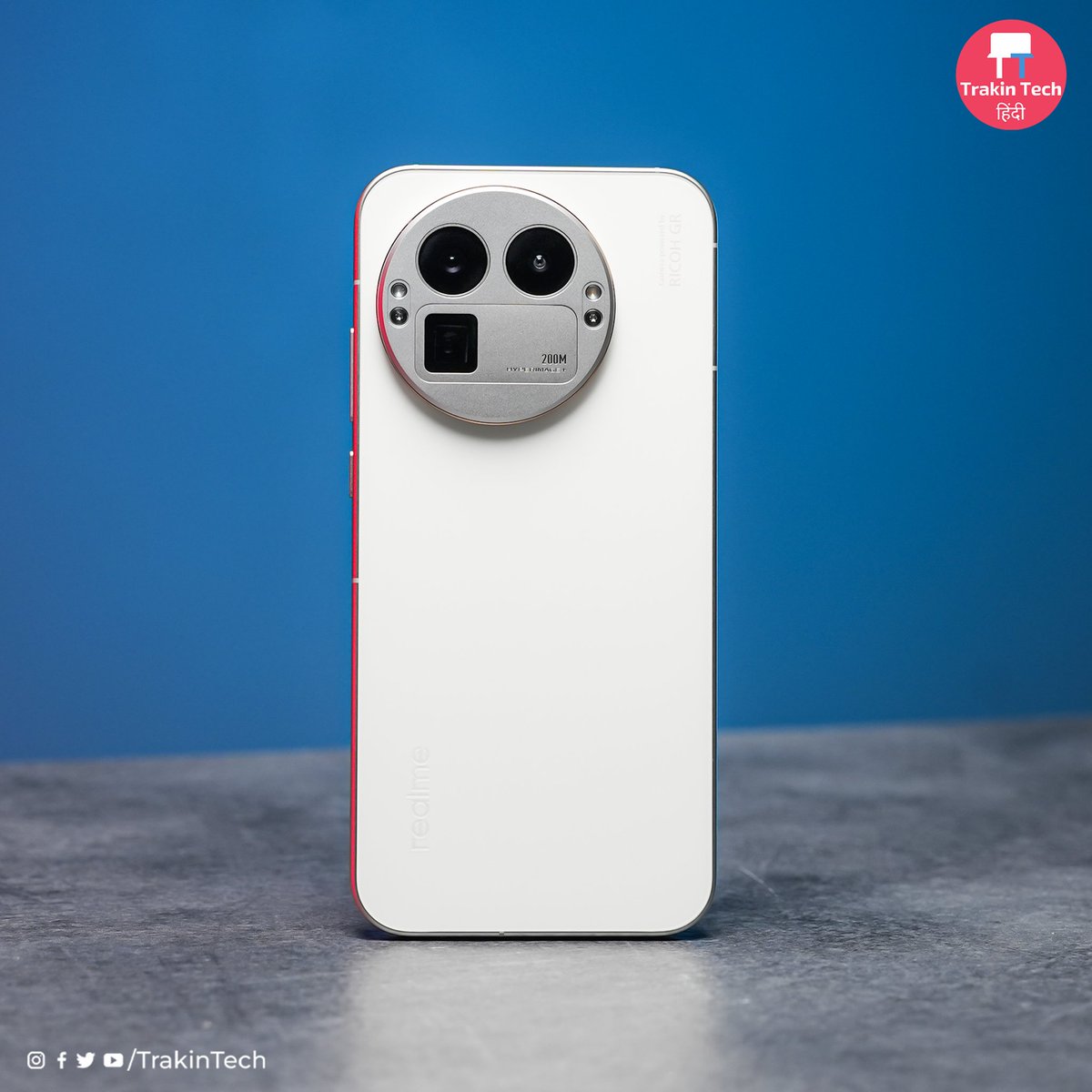 TrakinTech's tweet image. realme GT8 Pro Launched in India 🇮🇳

📱6.79&quot; 2K LTPO 144Hz AMOLED Display
💾Snapdragon 8 Elite Gen 5 (3nm) SoC
📸50MP (Main) + 200MP (3x Periscope) + 50MP (UW) Rear Cameras
🤳32MP Front Camera
🔋7000mAh Battery
⚡120W (Wired) + 50W (Wireless) Charging
⚙️Android 16, realmeUI 7.0…