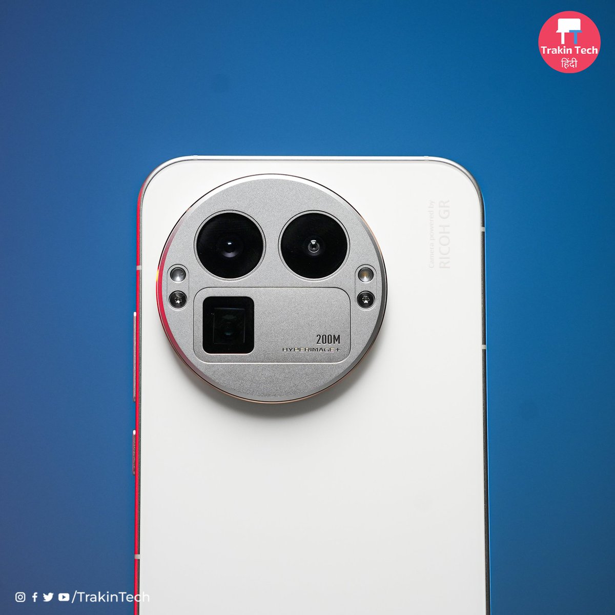 TrakinTech's tweet image. realme GT8 Pro Launched in India 🇮🇳

📱6.79&quot; 2K LTPO 144Hz AMOLED Display
💾Snapdragon 8 Elite Gen 5 (3nm) SoC
📸50MP (Main) + 200MP (3x Periscope) + 50MP (UW) Rear Cameras
🤳32MP Front Camera
🔋7000mAh Battery
⚡120W (Wired) + 50W (Wireless) Charging
⚙️Android 16, realmeUI 7.0…