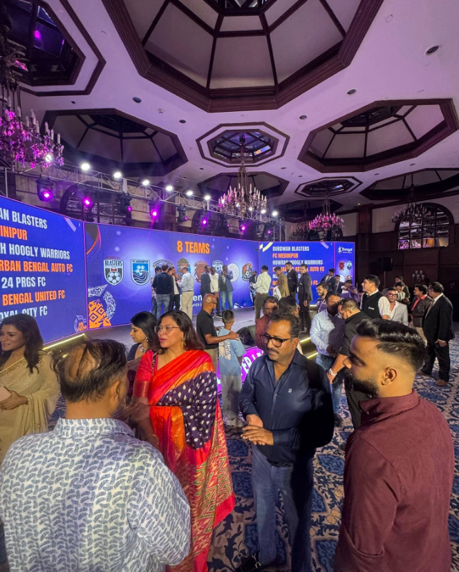 TheRealVivekG's tweet image. Good vibes, loud cheers, and Bengal Super League magic.
#BengalSuperLeague #BSL #GameDayVibes #SportsFever #StadiumNights #LiveSports