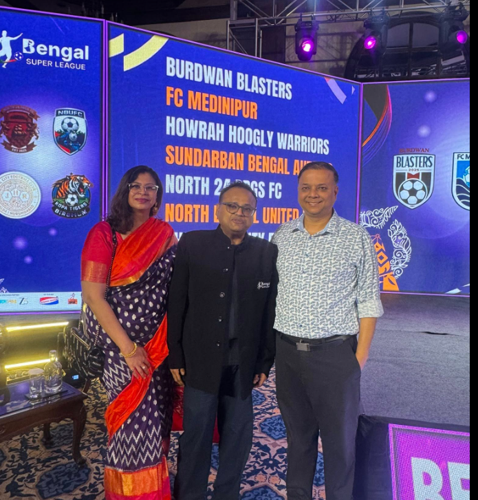 TheRealVivekG's tweet image. Good vibes, loud cheers, and Bengal Super League magic.
#BengalSuperLeague #BSL #GameDayVibes #SportsFever #StadiumNights #LiveSports