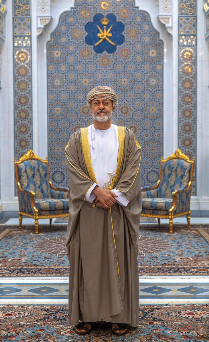 أسمى آيات التهاني والتبريكات نرفعها إلى المقام السامي لحضرة صاحب الجلالة السلطان هيثم بن طارق المعظم ـ حفظه الله ورعاه ـ بمناسبة اليوم الوطني المجيد، سائلين المولى عز وجل أن يديم على وطننا الغالي نعمة الأمن والأمان، وأن يكلل مسيرة النهضة المتجددة بمزيدٍ من التقدم والازدهار تحت