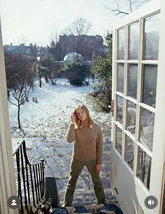 Linda, Cavendish Avenue 1968 

📷 Paul