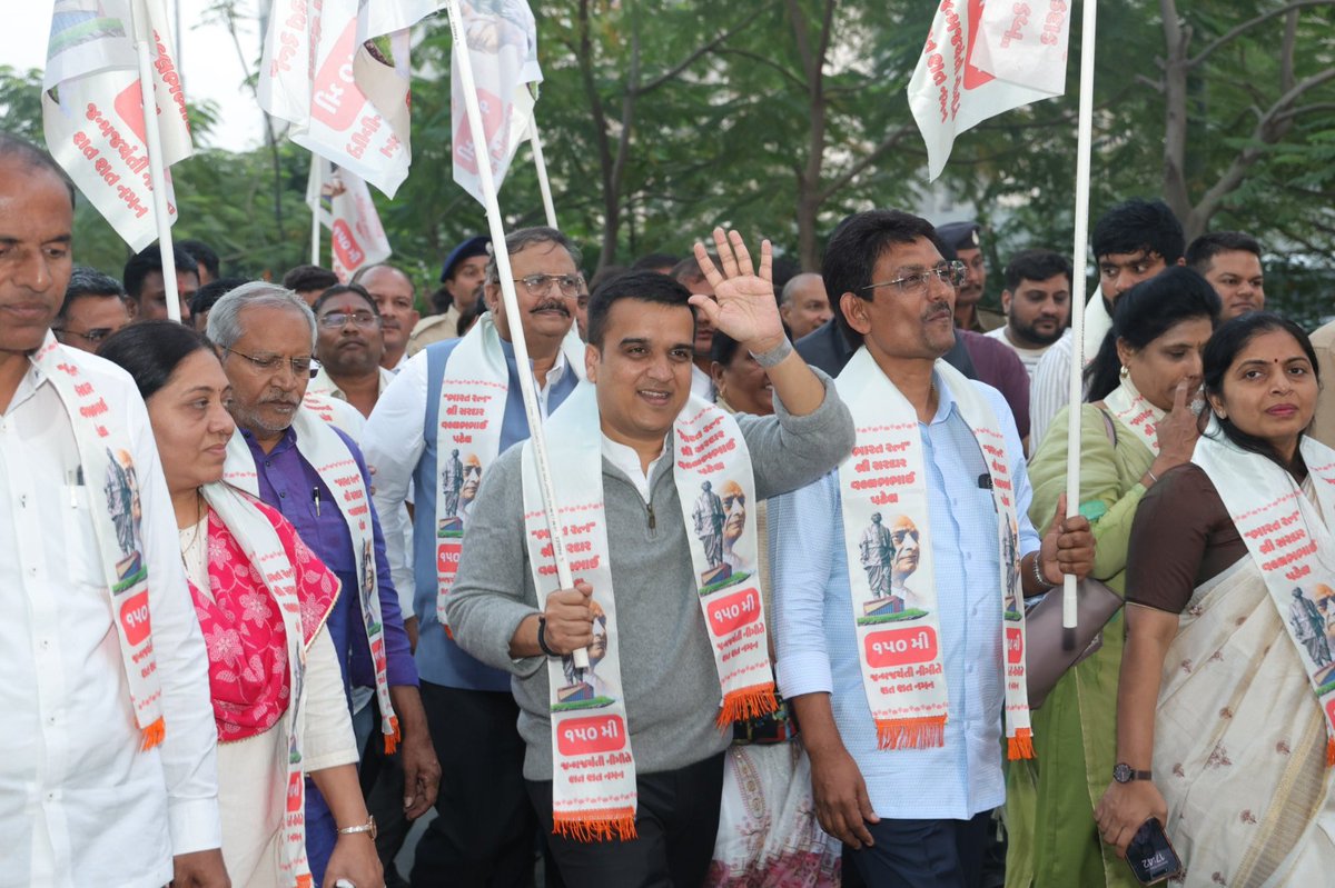BJP4Gujarat's tweet image. એક ભારત, આત્મનિર્ભર ભારત 

ગાંધીનગર દક્ષિણ વિધાનસભા ખાતે લોહપુરુષ સરદાર વલ્લભભાઈ પટેલની 150મી જન્મજયંતી નિમિત્તે આયોજિત સરદાર@150 યુનિટી માર્ચ અંતર્ગત નાયબ મુખ્યમંત્રી શ્રી @sanghaviharsh અને સાંસદ શ્રી @hasmukhpatelmp ની વિશેષ ઉપસ્થિતિમાં પદયાત્રા યોજાઈ. 

આ પદયાત્રામાં…