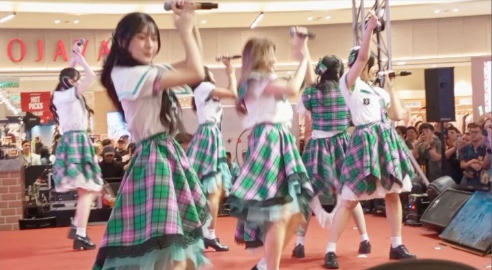 woadriene's tweet image. meet &amp;amp; greet @KLP48official @Yishyan_klp48 @metrojayaMV