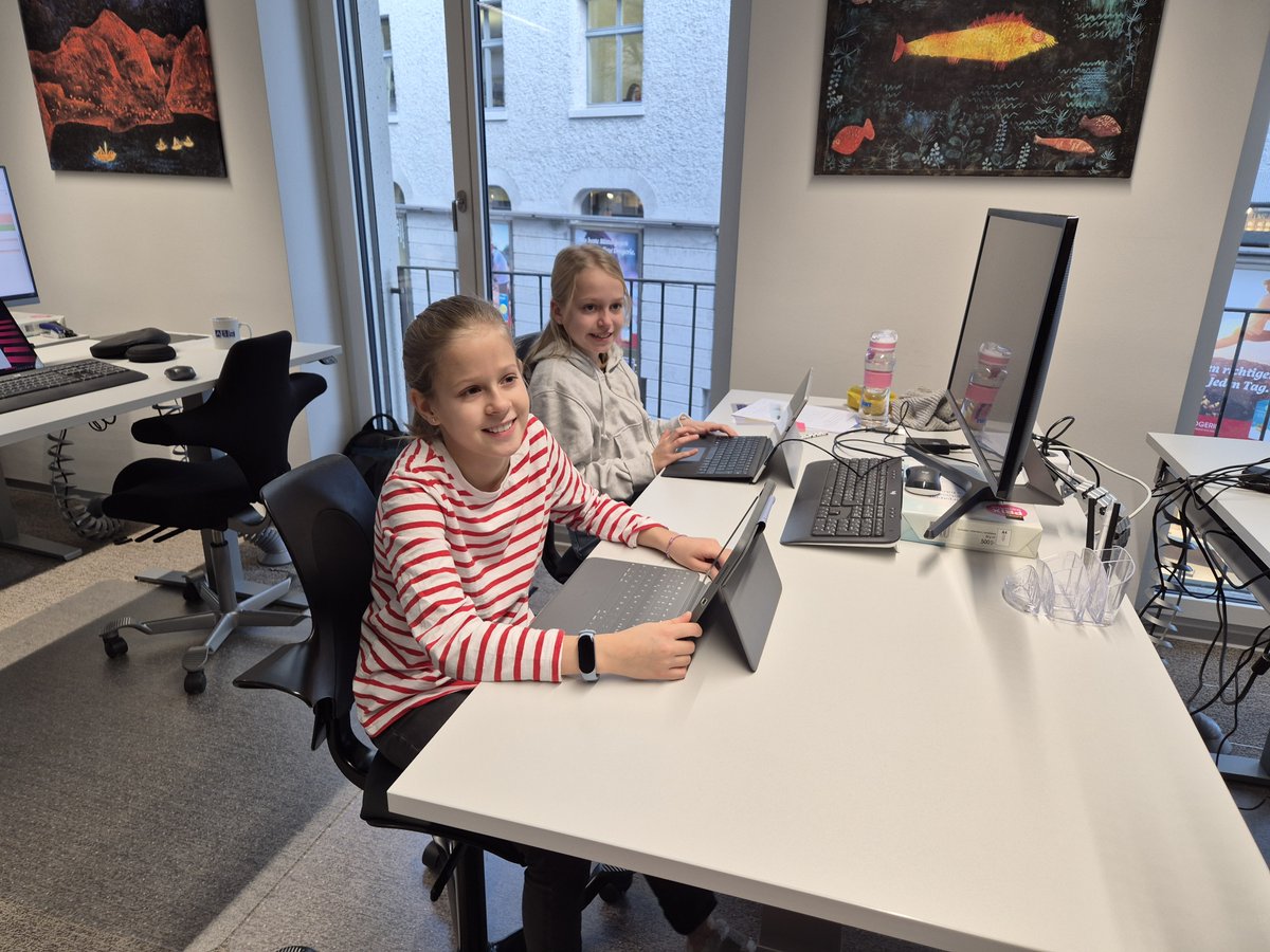 👩‍💻 #Zukunftstag bei #AllForOneSwitzerland! Neugierige Kids haben unseren Arbeitsalltag entdeckt und mit starken Fragen beeindruckt. Solche Einblicke wecken Interesse, brechen Rollenbilder auf und machen Mut. Danke an unsere Mini-Entdeckerinnen und das Team! #NextGenTech