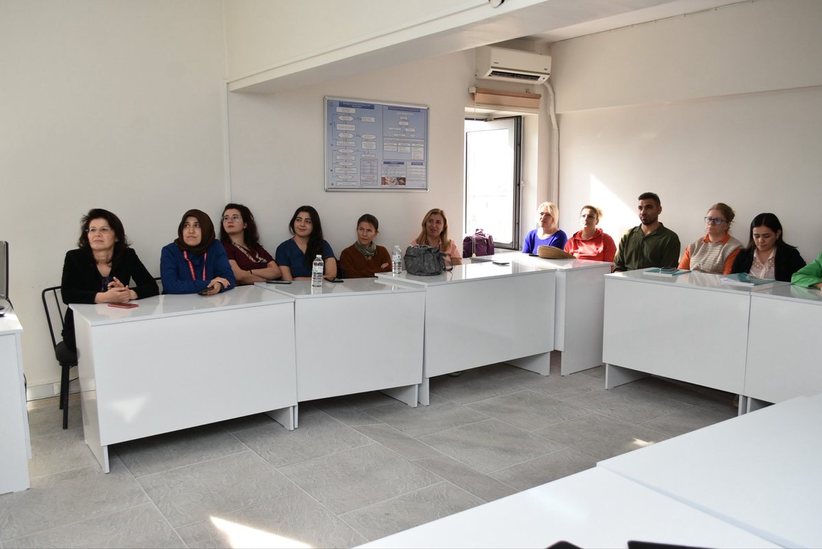 Hastanemizde “Anne Sütü ve Emzirme Danışmanlığı Eğitimi” düzenlendi.
Başhekimimiz Prof.Dr. M. Yekta Öncel, anne sütünün önemi ile emzirme danışmanlığının annelere psikososyal destek sunduğu vurgulayarak. doğru bilginin mamaya geçişi önlemedeki etkisine dikkat çekti.