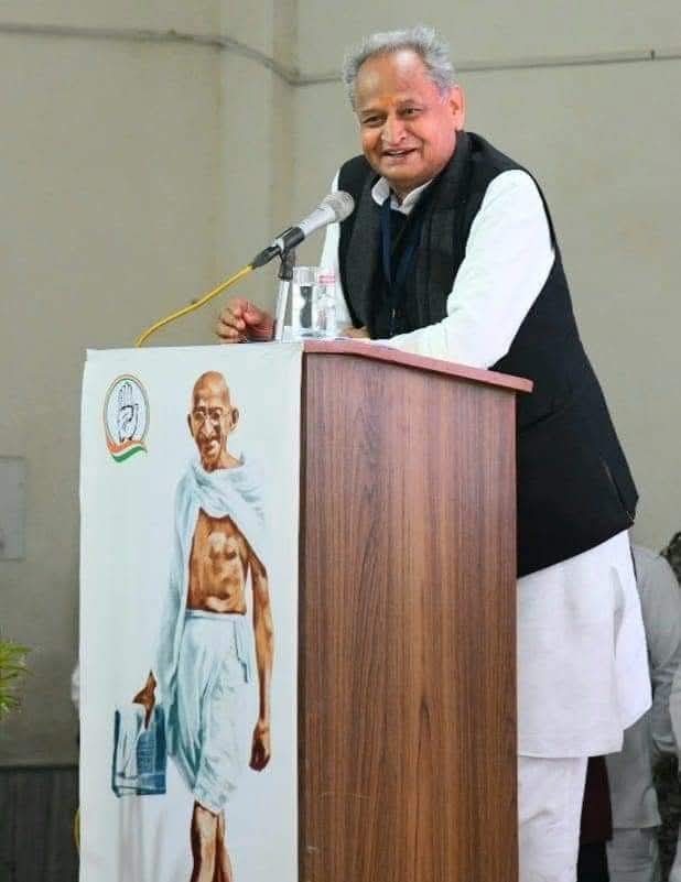 मुझे जाति धर्म में तलाश ना करें मैं इंसानियत में रहता हूं - अशोक गहलोत 
#राजनीति_का_जादूगर 
<a href="/ashokgehlot51/">Ashok Gehlot</a> <a href="/iRishabhKSharma/">Dr. Rishabh Kumar Sharma</a>