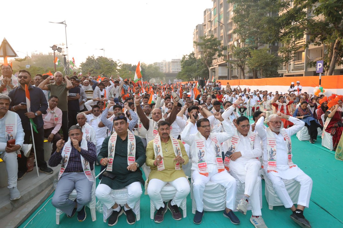 BJP4Gujarat's tweet image. એક ભારત, આત્મનિર્ભર ભારત 

ગાંધીનગર દક્ષિણ વિધાનસભા ખાતે લોહપુરુષ સરદાર વલ્લભભાઈ પટેલની 150મી જન્મજયંતી નિમિત્તે આયોજિત સરદાર@150 યુનિટી માર્ચ અંતર્ગત નાયબ મુખ્યમંત્રી શ્રી @sanghaviharsh અને સાંસદ શ્રી @hasmukhpatelmp ની વિશેષ ઉપસ્થિતિમાં પદયાત્રા યોજાઈ. 

આ પદયાત્રામાં…