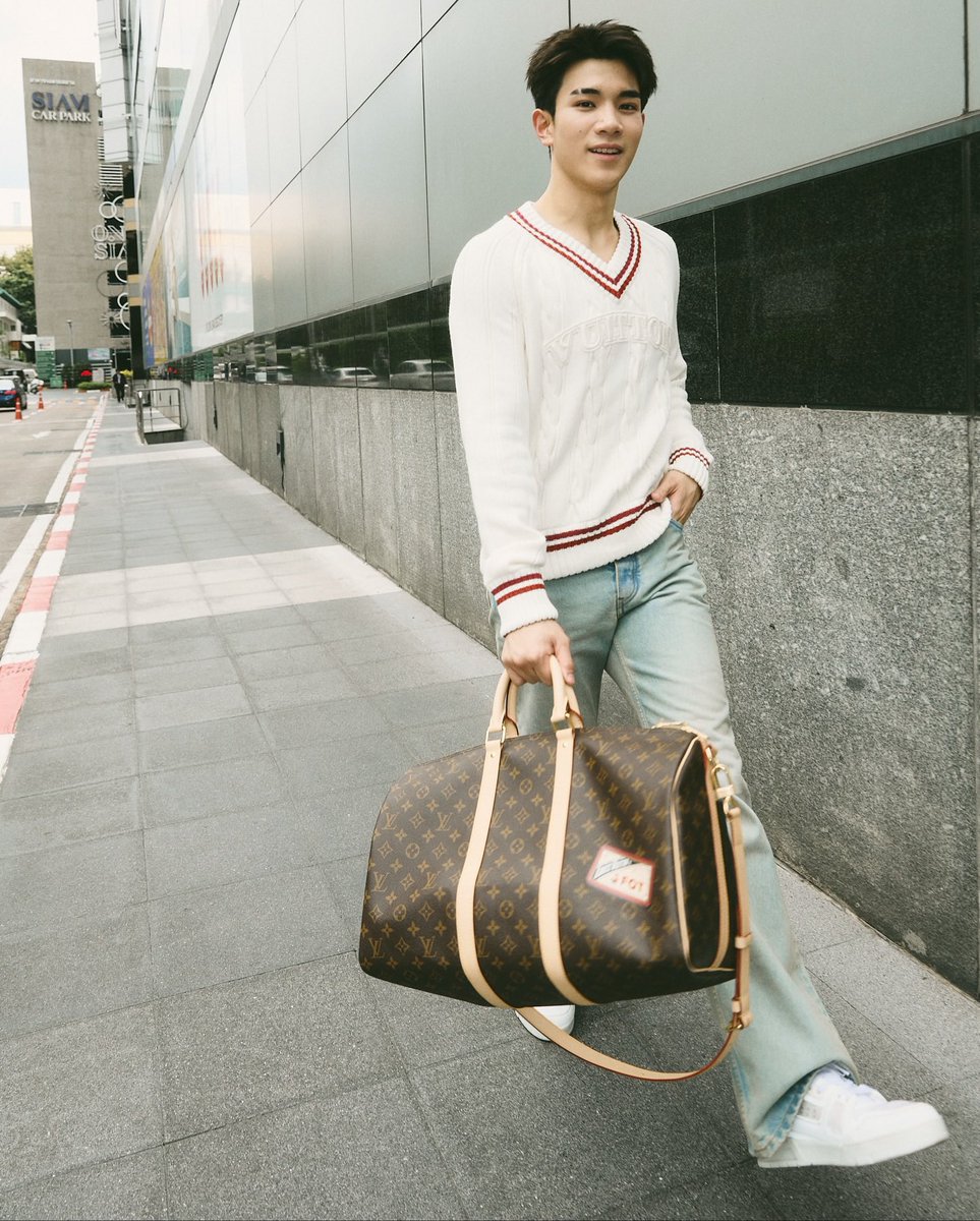 fourth4_f's tweet photo. ออกมาดีมากทุกรูปเลยอ่ะ ชอบมาก ตากล้องส่ง น้องโฟ้ดส่ง LV ส่งสุดๆ
#LouisVuitton
#LVkeepall #keepallbag
#Fourthnattawat #โฟร์ทณัฐวรรธน์
Cr.aupor_ https://t.co/XujrtdYXGr