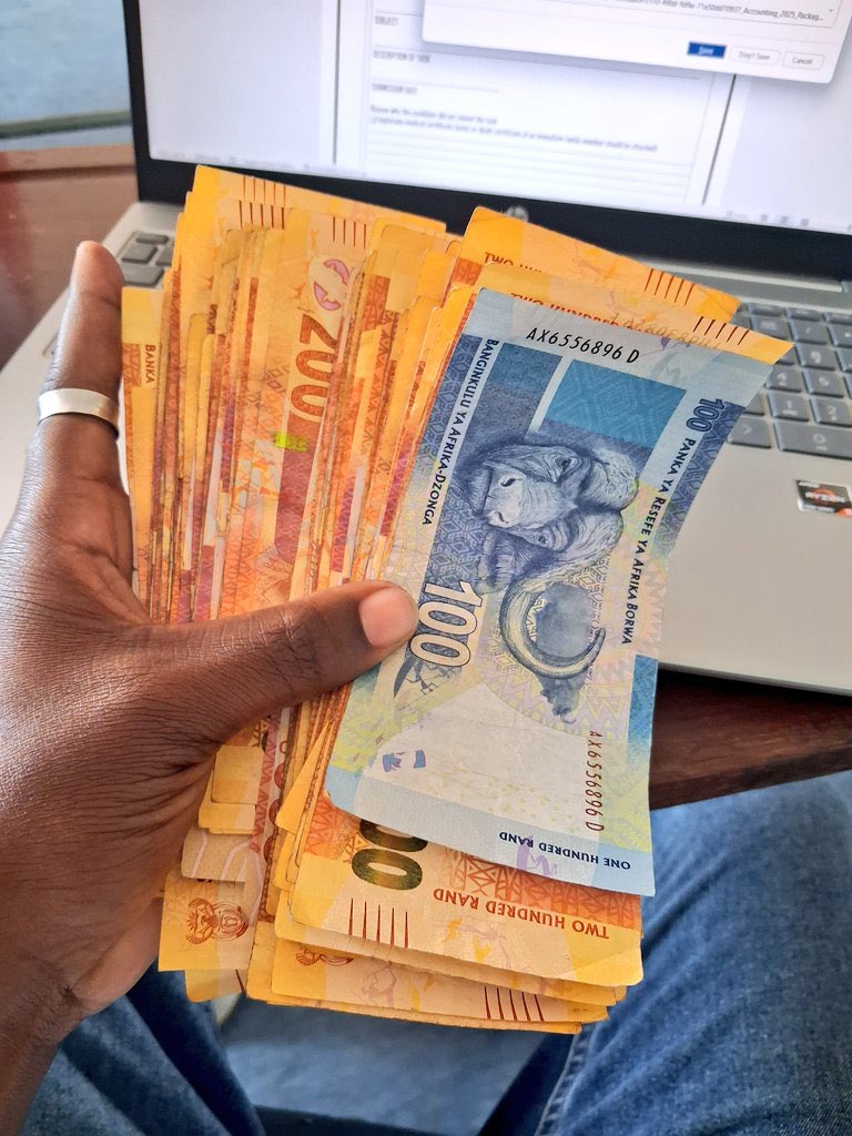 Jamani_Khanyi's tweet image. Who wants R150 ewallet fast fast? If you like and retweet my pinned tweet then check your dm ❤️🥳.