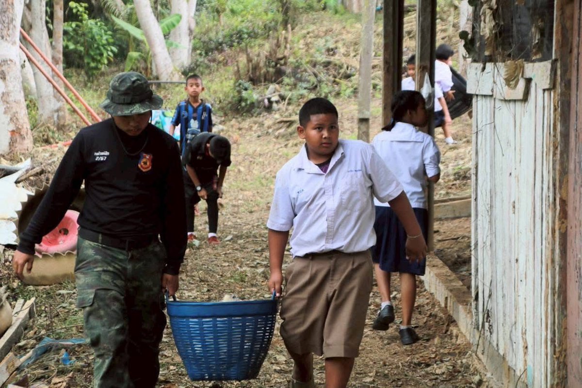 army2pr's tweet image. กองพันทหารราบที่ 2 กรมทหารราบที่ 13 จัดพิธีมอบเมล็ดพันธุ์พืชพระราชทาน และพันธุ์สัตว์ปีกพระราชทาน (เป็ดเทศกบินทร์บุรี) จำนวน 800 ตัว ให้กับ ส่วนราชการ, ประชาชนในพื้นที่จังหวัดอุดรธานี และคณะครูโรงเรียนในโครงการทหารพันธุ์ดี &quot;ชุมชนเบิกบาน อาหารปลอดภัย&quot;