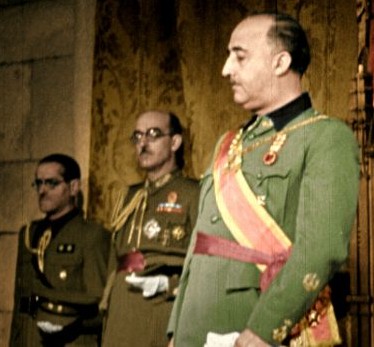 Errazkin's tweet image. HILO – #20N
1/21
El franquismo no solo fue una dictadura. Fue, desde su primer día, un régimen sistémicamente corrupto.
Nació matando y robando.
Y muchas grandes fortunas españolas de hoy tienen su origen en aquel saqueo institucionalizado.

Sigan y difundan este hilo.