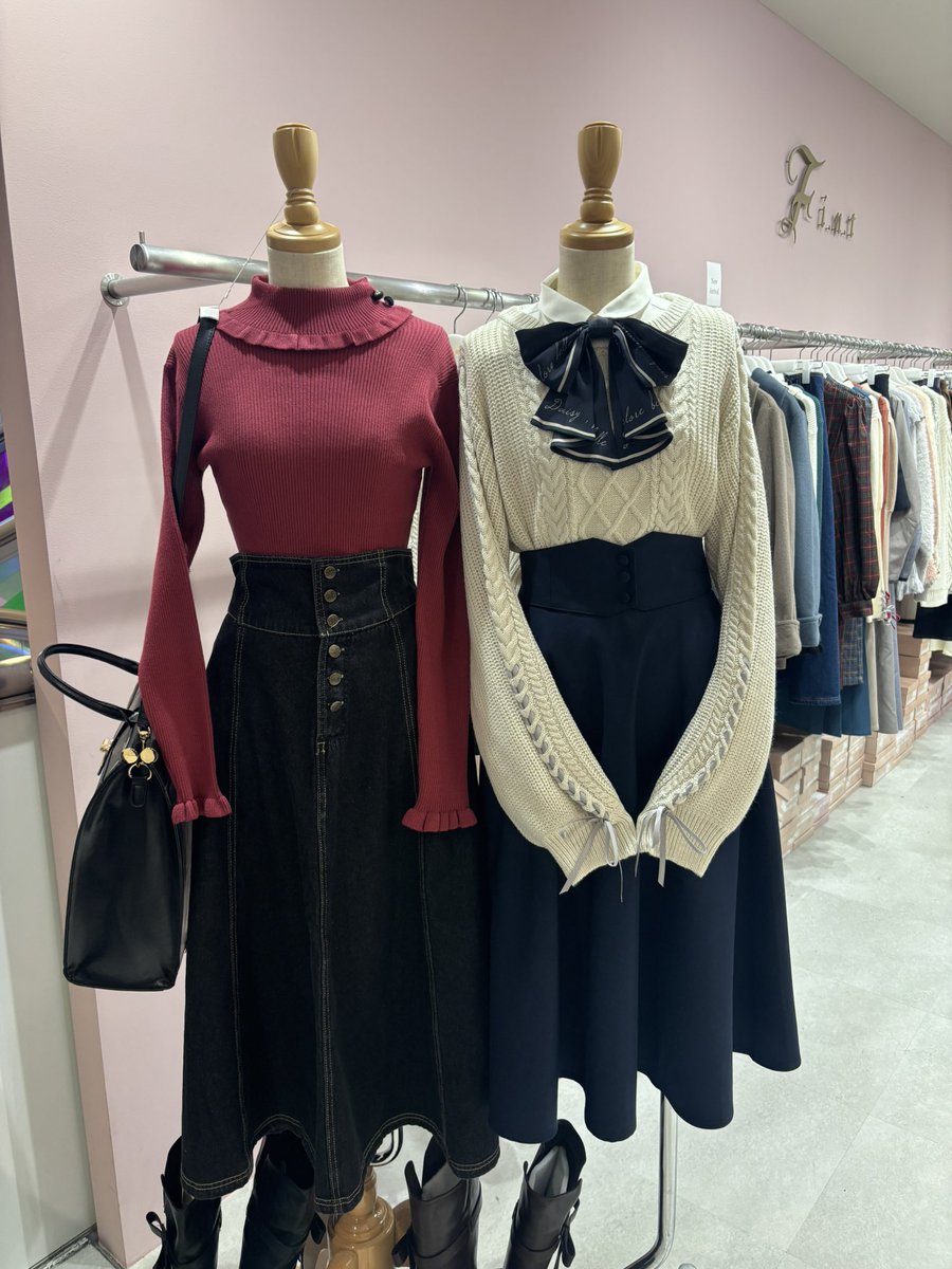 nina_IDOLY's tweet image. 109に潜む遠坂凛とセイバーだ