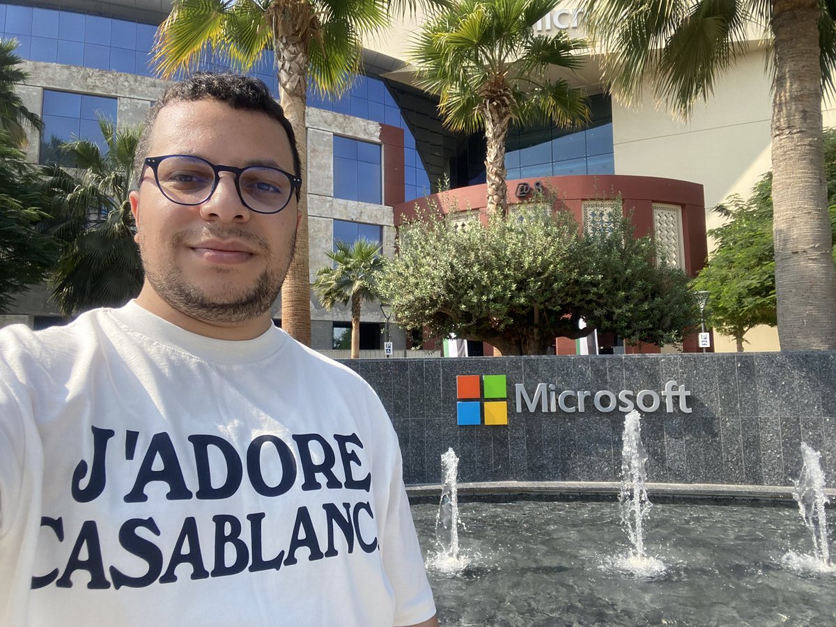 thegitcoder's tweet image. Cheers from @Microsoft 👋🏻