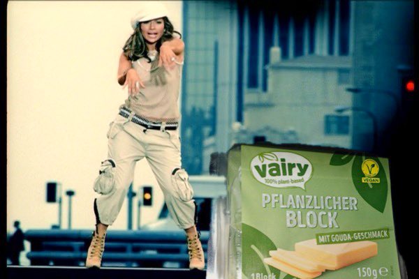 🎵 I'm still, I'm still
Jenny from the pflanzlicher Block 🎶