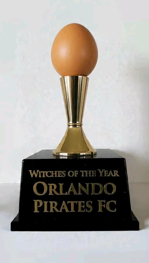 maetsebane's tweet image. Finally they got their award 

First team in the world to open a case but end up being fined for ukuthakatha 😭🤣🤣🤣