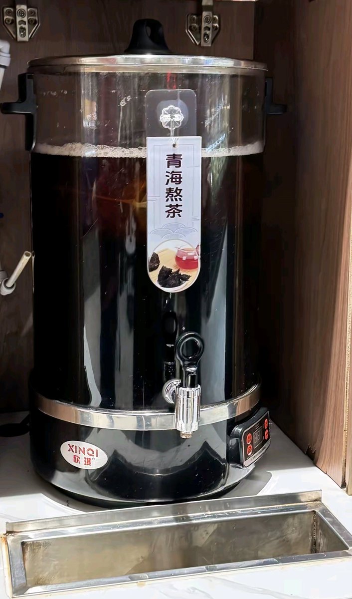 doki480205's tweet photo. 别人喝手冲，我喝“青海咖啡”，土味硬核版，痞帅又对胃🤙
Others drink pour-over, I drink "Qinghai Coffee"—the rustic hardcore version, cool and stomach-friendly🤙
#BoiledTeaVibe #LocalFlavor https://t.co/nG7vTTzJje