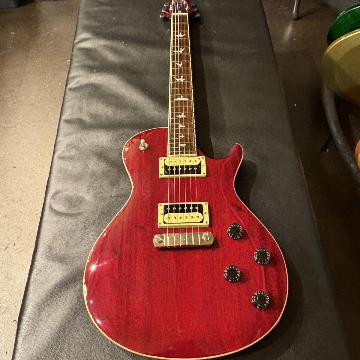 mojo_guitars's tweet photo. Paul Reed Smith(PRS) SE 245 88000
シングルカッタウェイ、レスポールよりもほんの少し短い24.5インチスケール、 Wide Fatネックシェイプ

https://t.co/m4PH4uswGM
https://t.co/kViOGkbUCw

MOJOGUITARSでは楽器の買取・委託も承っています
お気軽にお問い合わせください https://t.co/anz5uIcVUW