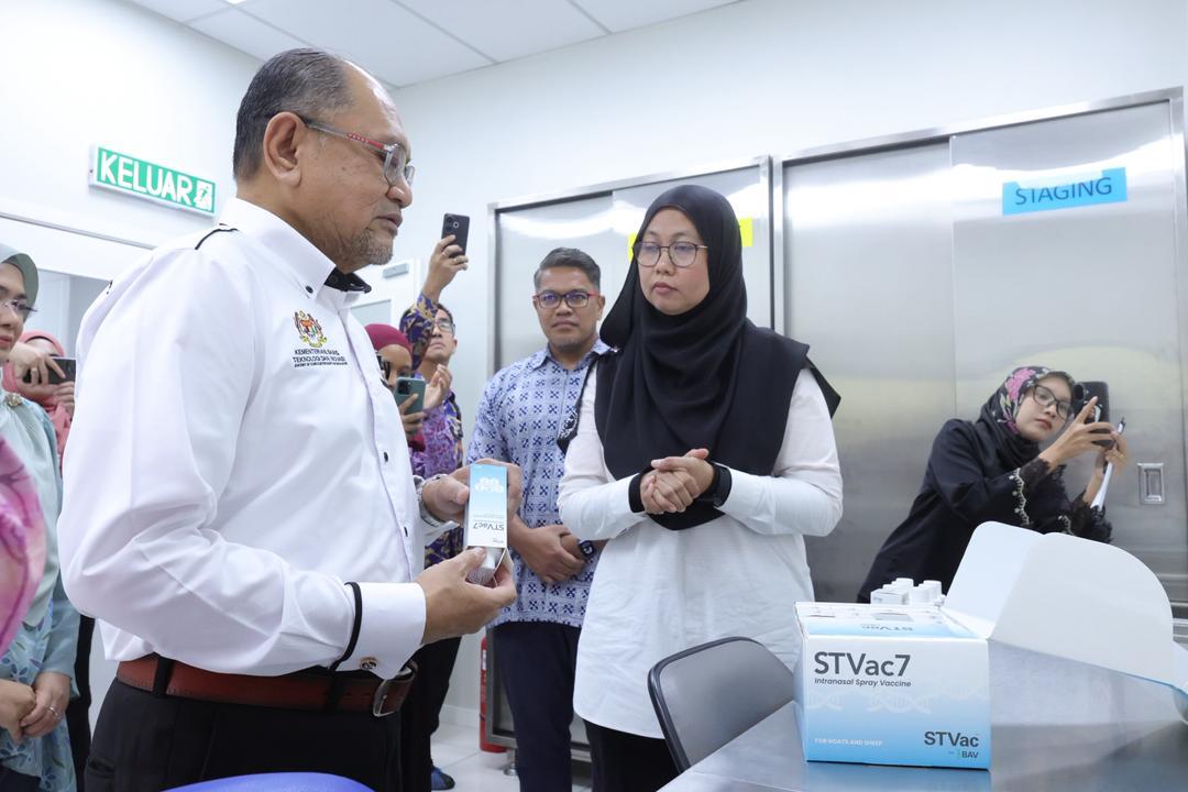 officialmosti's tweet image. 𝐋𝐀𝐖𝐀𝐓𝐀𝐍 𝐓𝐔𝐑𝐔𝐍 𝐏𝐀𝐃𝐀𝐍𝐆 𝐊𝐒𝐔 𝐌𝐎𝐒𝐓𝐈 𝐊𝐄 𝐔𝐏𝐌-𝐌𝐓𝐃𝐂 𝐓𝐄𝐂𝐇𝐍𝐎𝐋𝐎𝐆𝐘 𝐂𝐄𝐍𝐓𝐑𝐄

facebook.com/share/p/17iTr6…