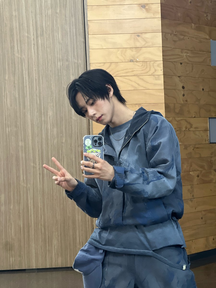 오케이 9글~ 사진 찍어줘📸

#AHOF #아홉
#JEONGWOO #서정우