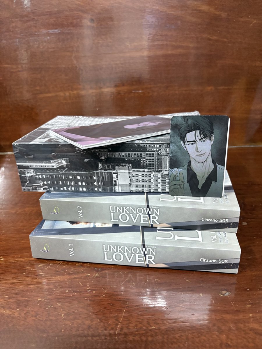 Siipatt's tweet photo. ส่งต่อความเหยินนน   Boxset Unknown lover เขาชื่ออันวาร์   ขายไปแล้ว 1 ชุด ชุดนี้เราอ่านเอง สภาพ 99%  จินตนาการเป็นน้องโทมัสก้องเล่นแล้วเขินสุดด   ราคา 970 บาทรวมส่ง สนใจ DM ได้เลยค่า #iQIYIOriginal  #เขาชื่ออันวาร์ #thomaskong #โทมัสก้อง #นิยายวายแนะนำ #นิยายวายมือสอง #นิยายวาย https://t.co/c0wg48nmWD