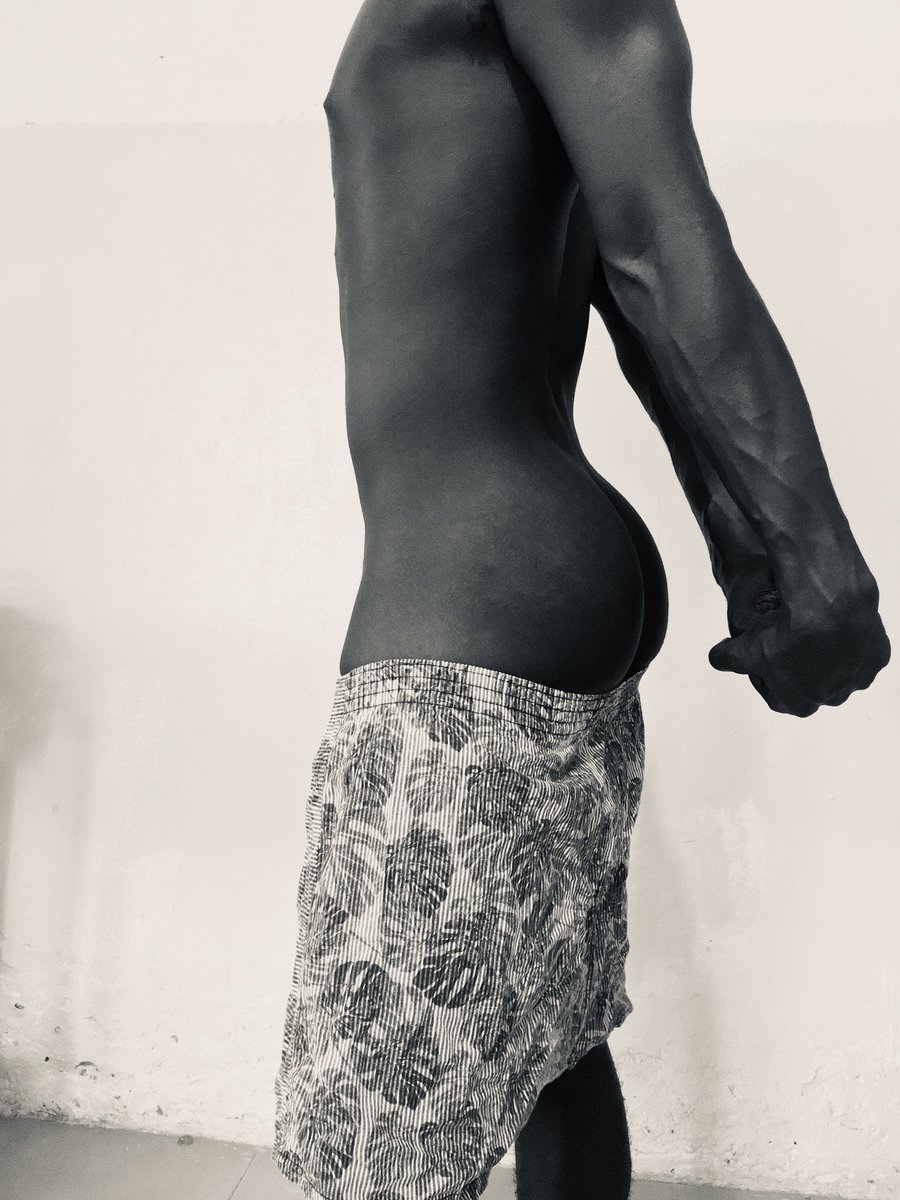 loadednutzz's tweet photo. Body?!🍑💦 https://t.co/qU87IhFM83